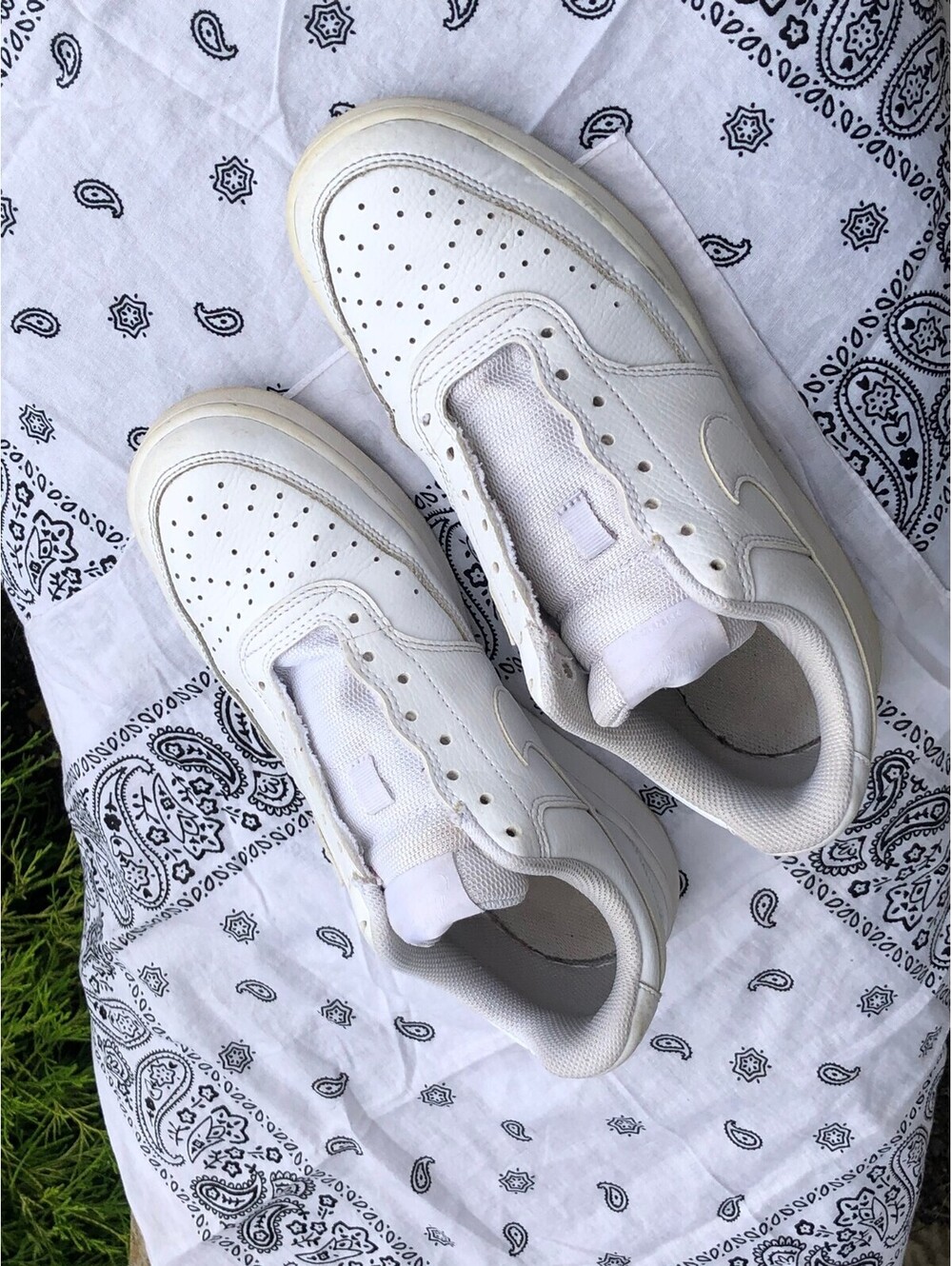Nike White Low Top Sneakers 9 No Laces